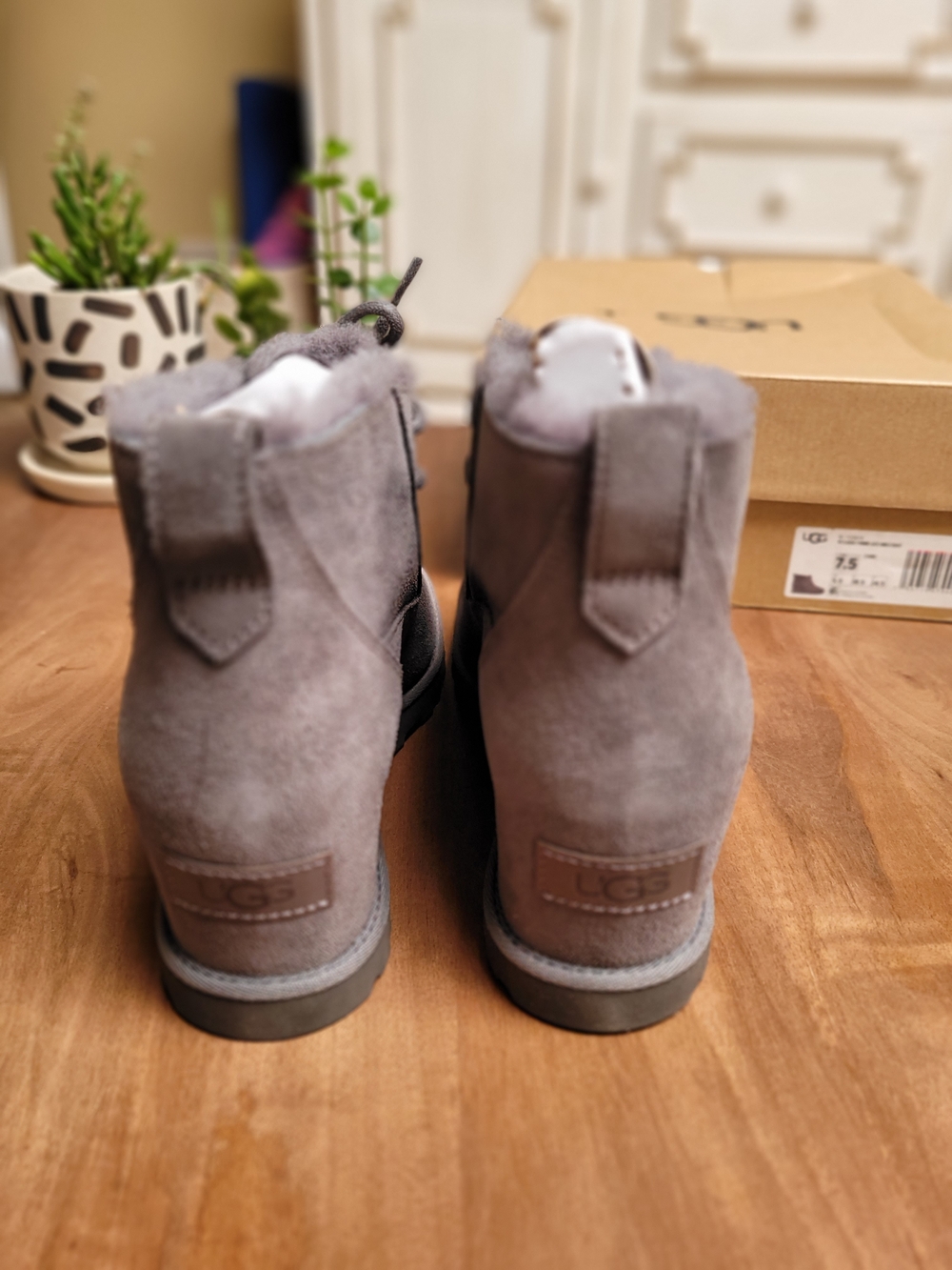 UGG Femme Wedge Lace-Up Boots in Gray Suede - Picture 4 of 7